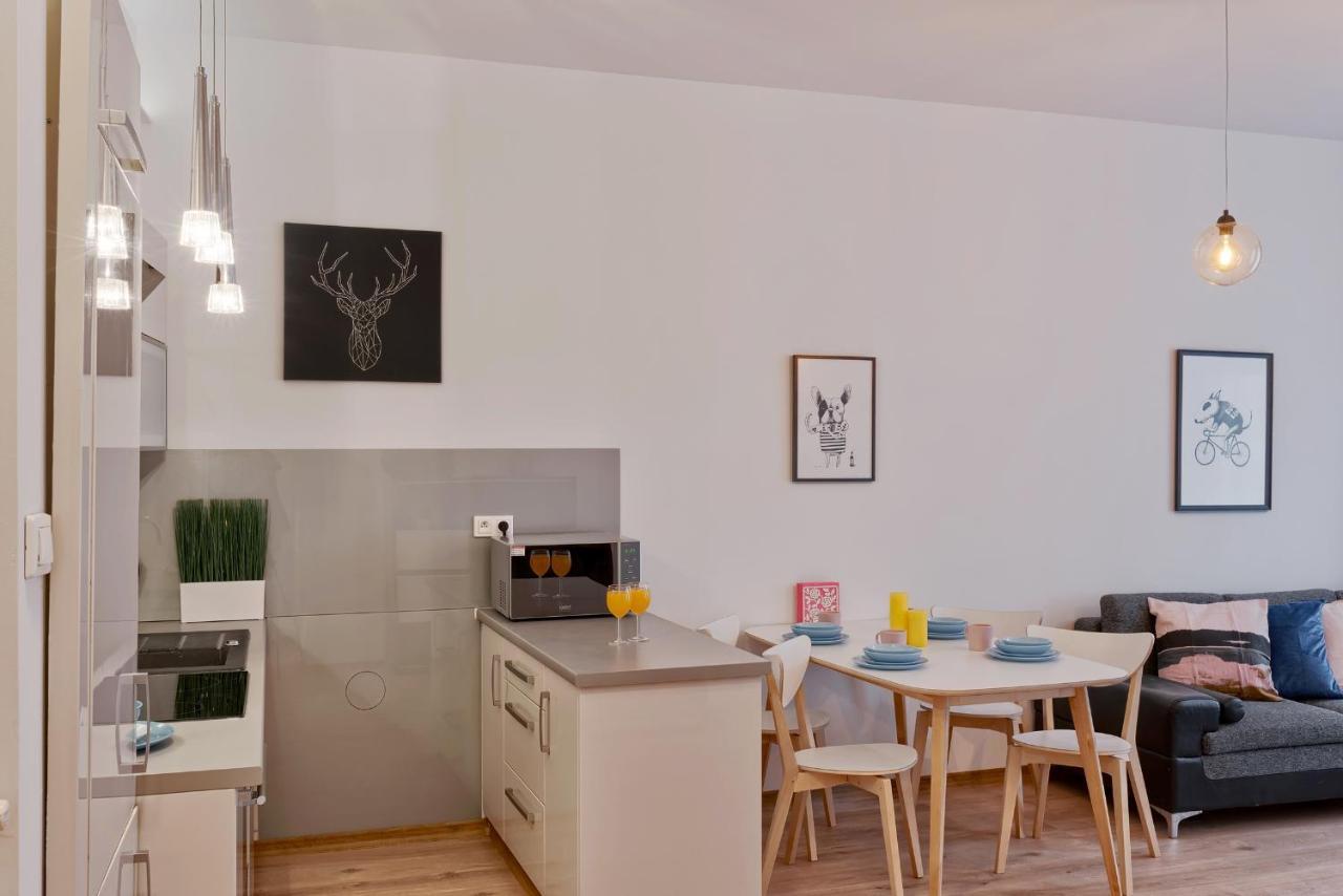 Around Market Square Apartments Cracovia Esterno foto